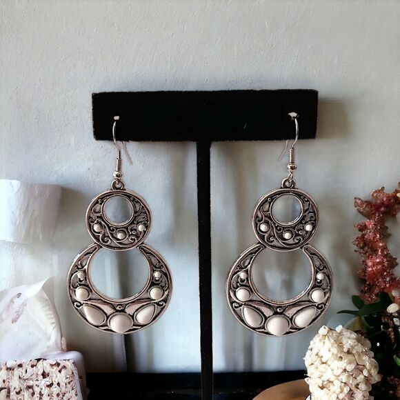 Boho Chandelier Dangle Earrings White Cabochons Silver Tone Western Whimsigoth. - Picture 11 of 16